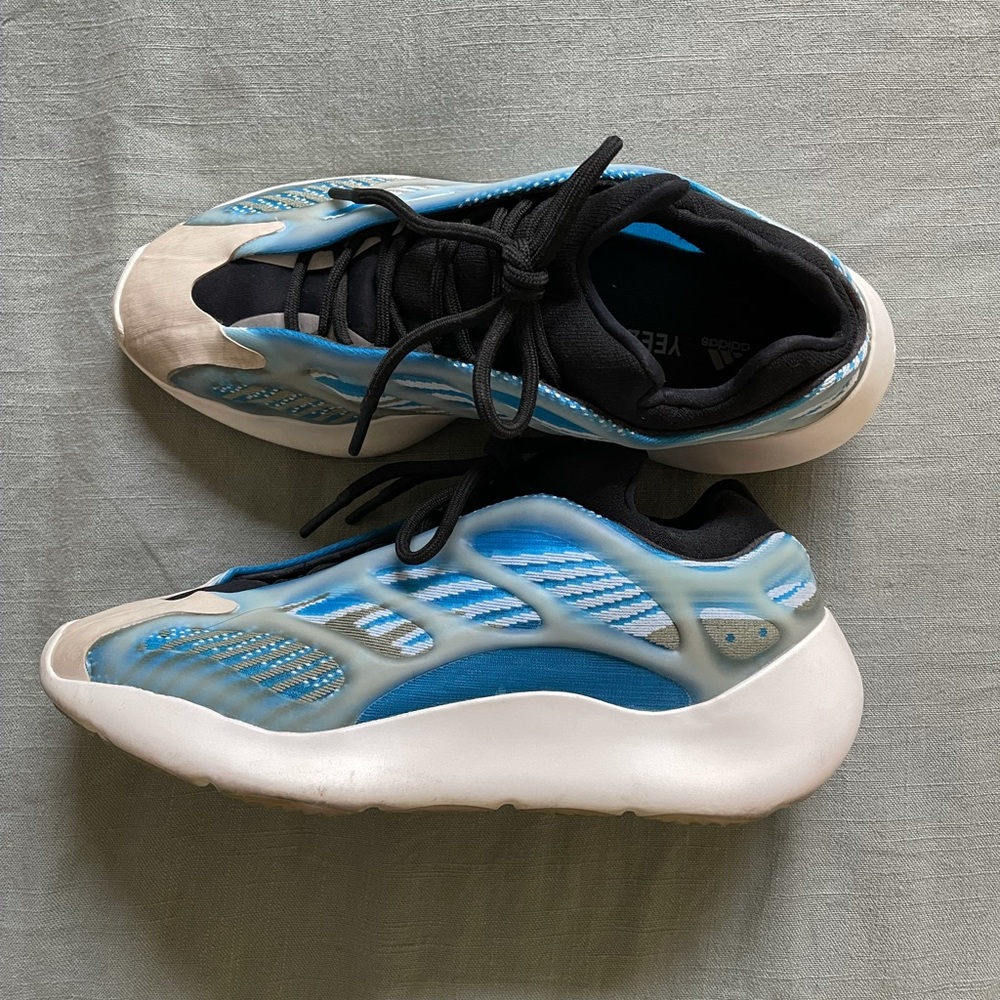 Yeezy 700 V3 Arzareth